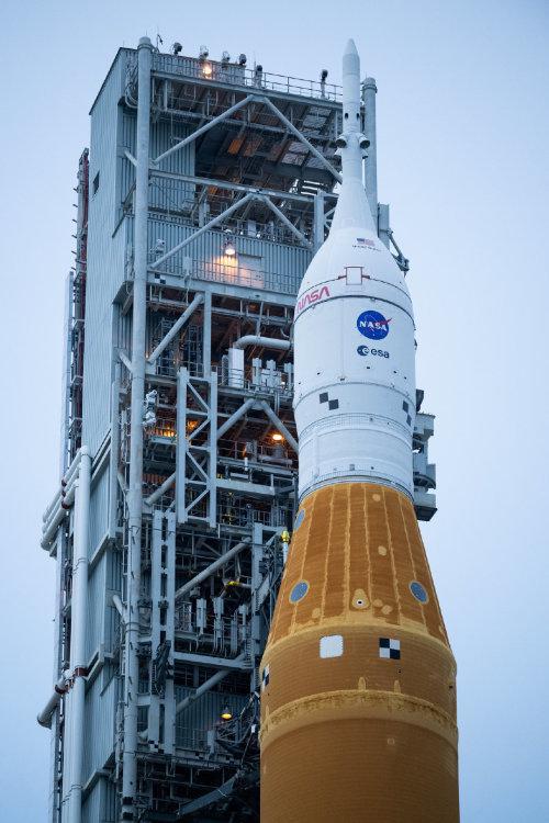 SpaceX新一代星艦首飛箭亮相，轉(zhuǎn)運(yùn)至Massey測(cè)試場(chǎng)展望進(jìn)展揭秘