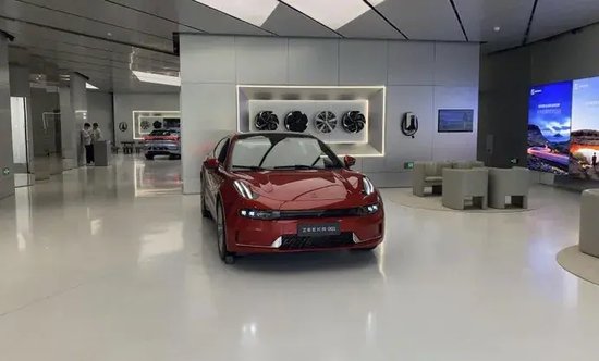 港商智能車燈嶄露頭角，IPO之路獲李書福之子加持，汽車狂人的成功故事